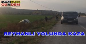 Reyhanlı yolu üzeri aşırı hız yapan araç yoldan çıkarak tarlaya