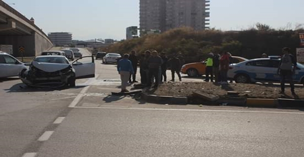Hatay’da korkutan öğrenci servisi kazası Hatay’da, öğrenci servisi ile otomobilin