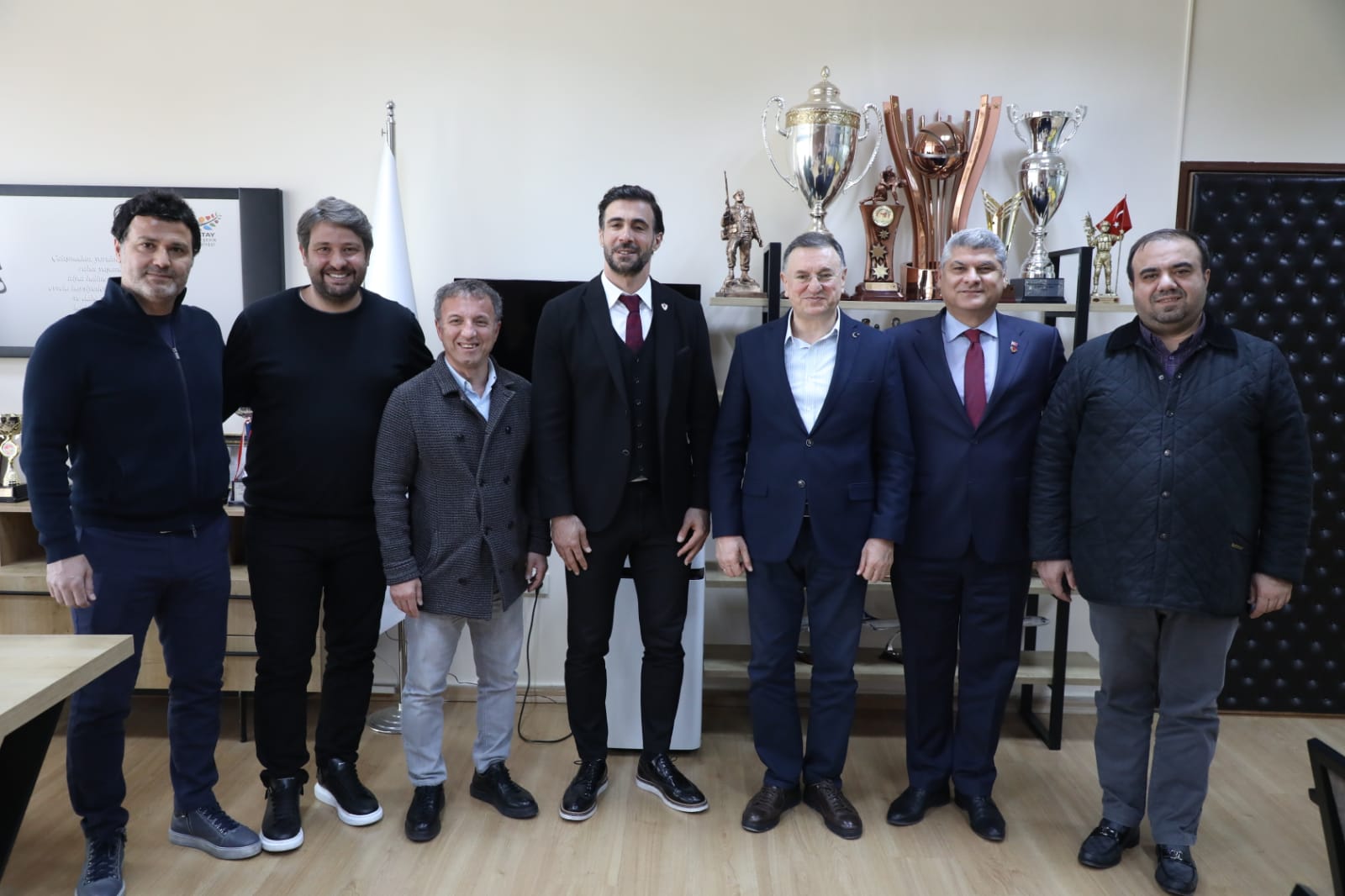 Teknik direktör Ömer Erdoğan ve ekibi iki sezon daha Atakaş Hatayspor’da