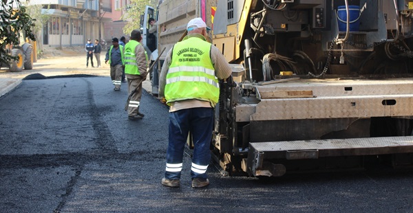 Cumhuriyet Sokak’ta asfalt çalışması