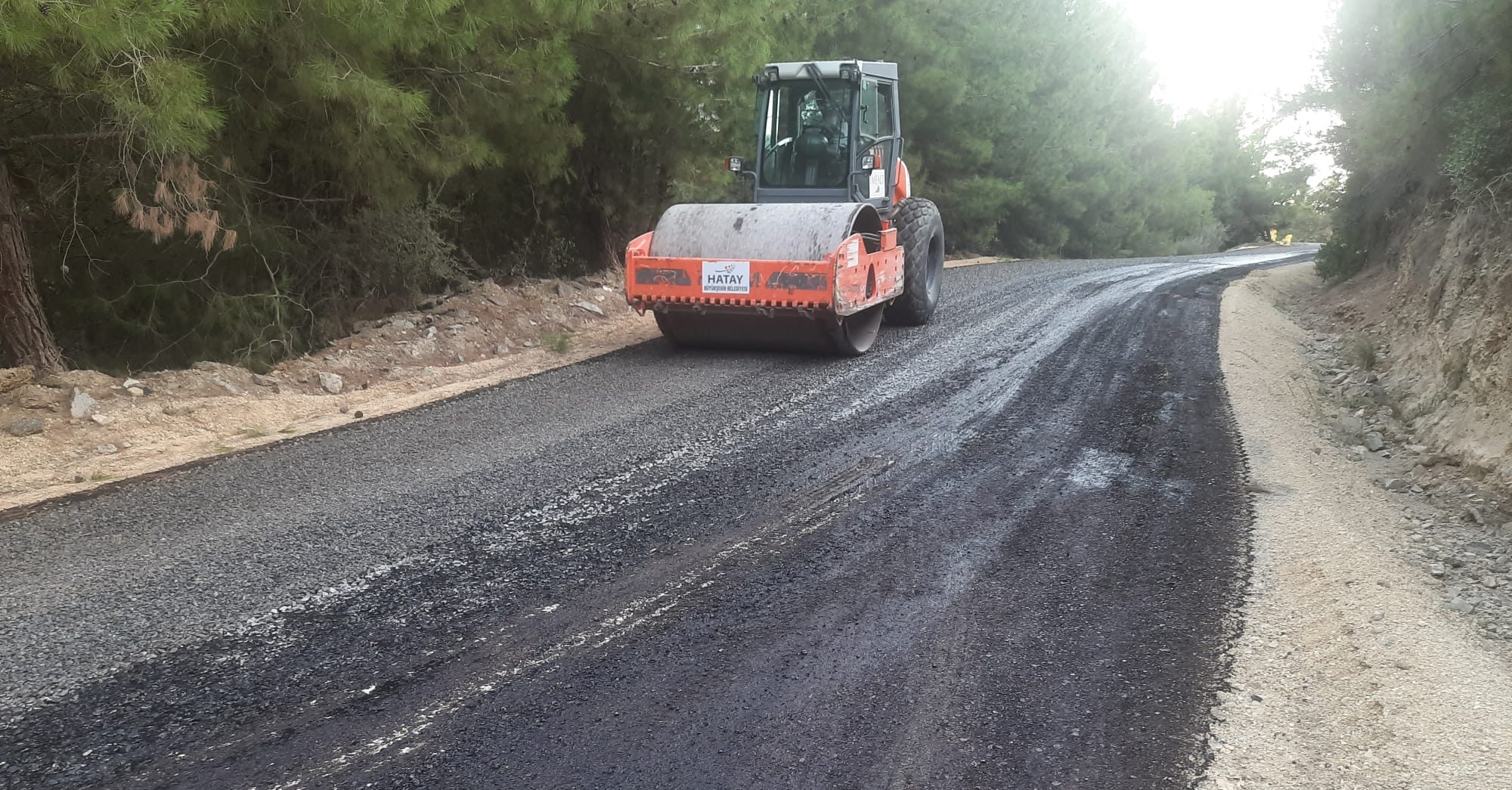 HATAY’DA YOL ÇALIŞMALARI ARALIKSIZ SÜRÜYOR