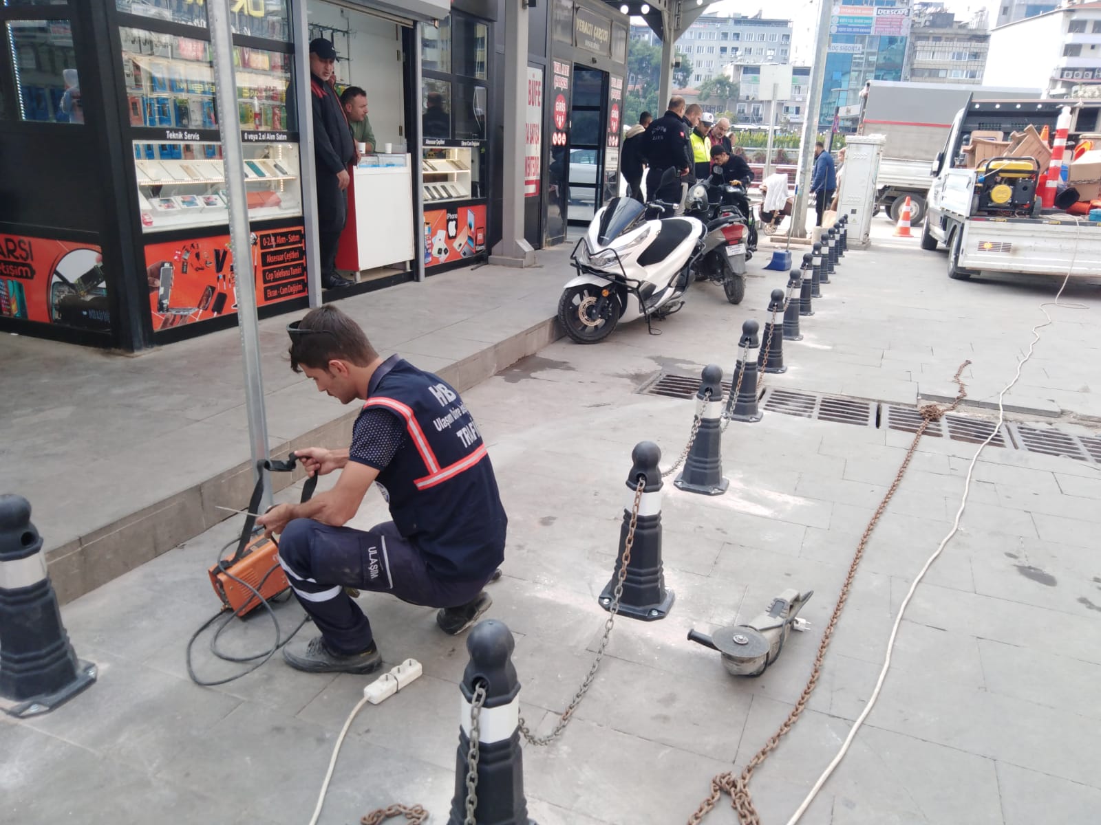 Hatay’da o cadde trafiğe kapandı