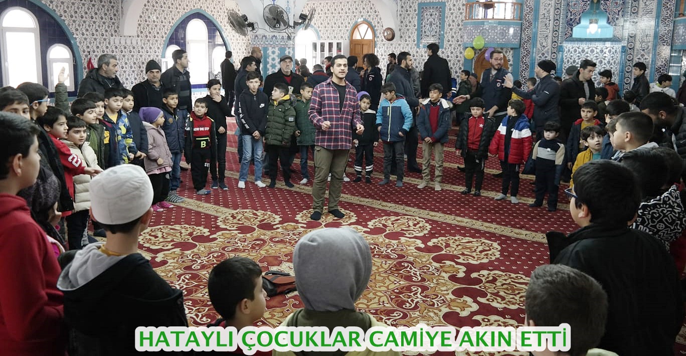 Hataylı çocuklar camiye akın etti