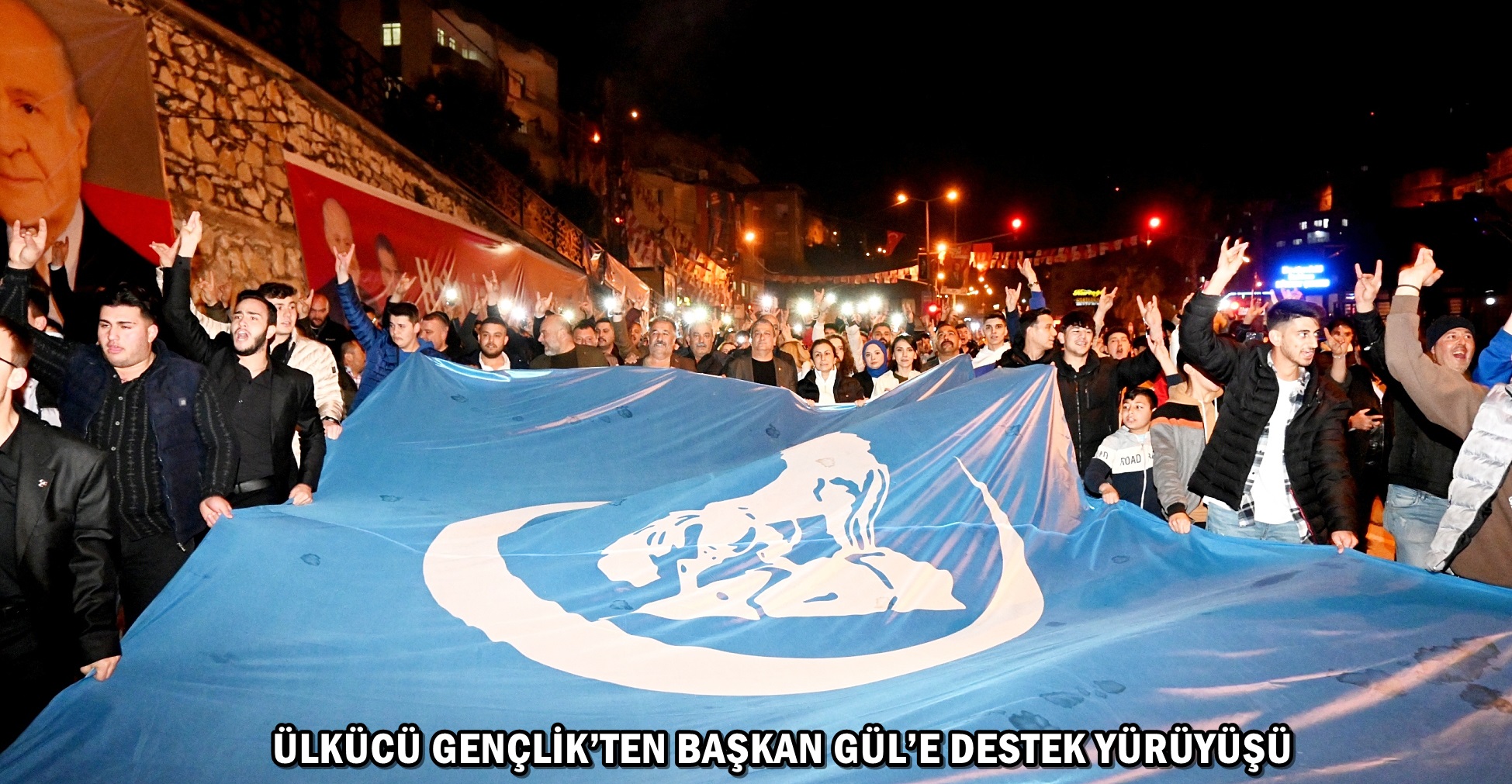 ÜLKÜCÜ GENÇLİK’TEN BAŞKAN GÜL’E DESTEK YÜRÜYÜŞÜ