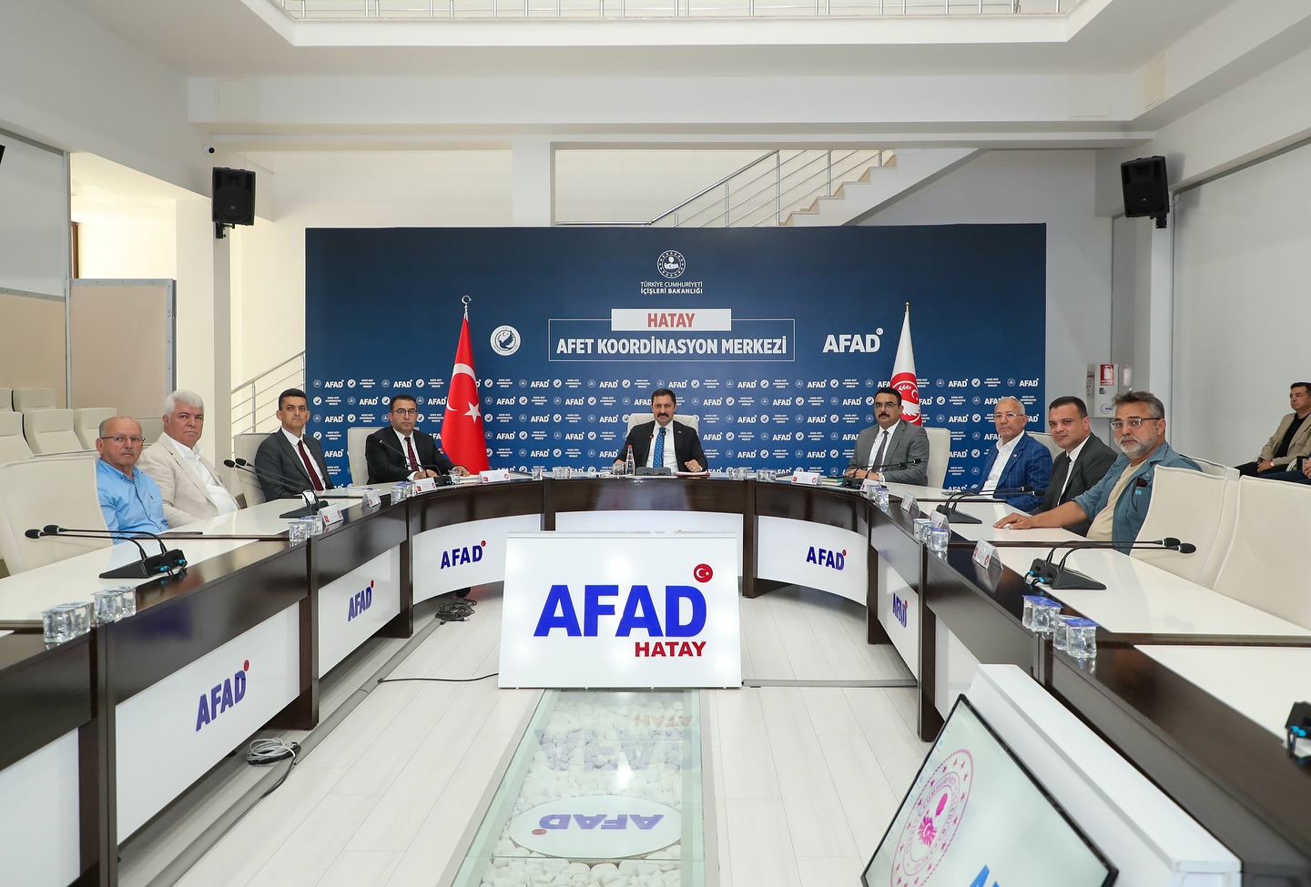 Hatay Valiliği’nde gerçekleşen ‘Deprem Bölgesi İstihdam Değerlendirme Toplantısı’nda konuşan Vali