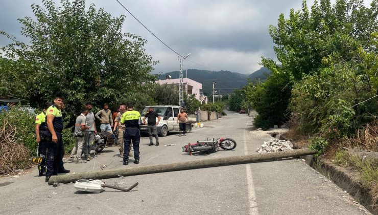 ELEKTRİK DİREĞİ VATANDAŞIN ÜZERİNE DEVRİLDİ: 1 YARALI