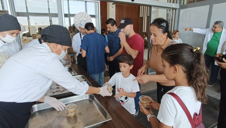 BAŞHEKİM SÖNMEZ VATANDAŞLARA AŞURE İKRAM ETTİ