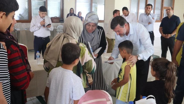 Hataylı yetimlere kırtasiye ve giyim yardımı yapıldı