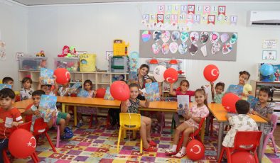 HATAY’DA JANDARMA ÖĞRENCİLERE FAALİYETLERİNİ ANLATTI