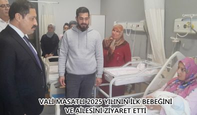 Hatay Valisi 2025 yılının ilk bebeğini ve ailesini ziyaret etti