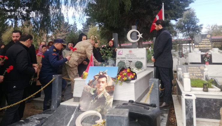 HATAYLI ŞEHİT TEĞMEN MEZARI BAŞINDA ANILDI