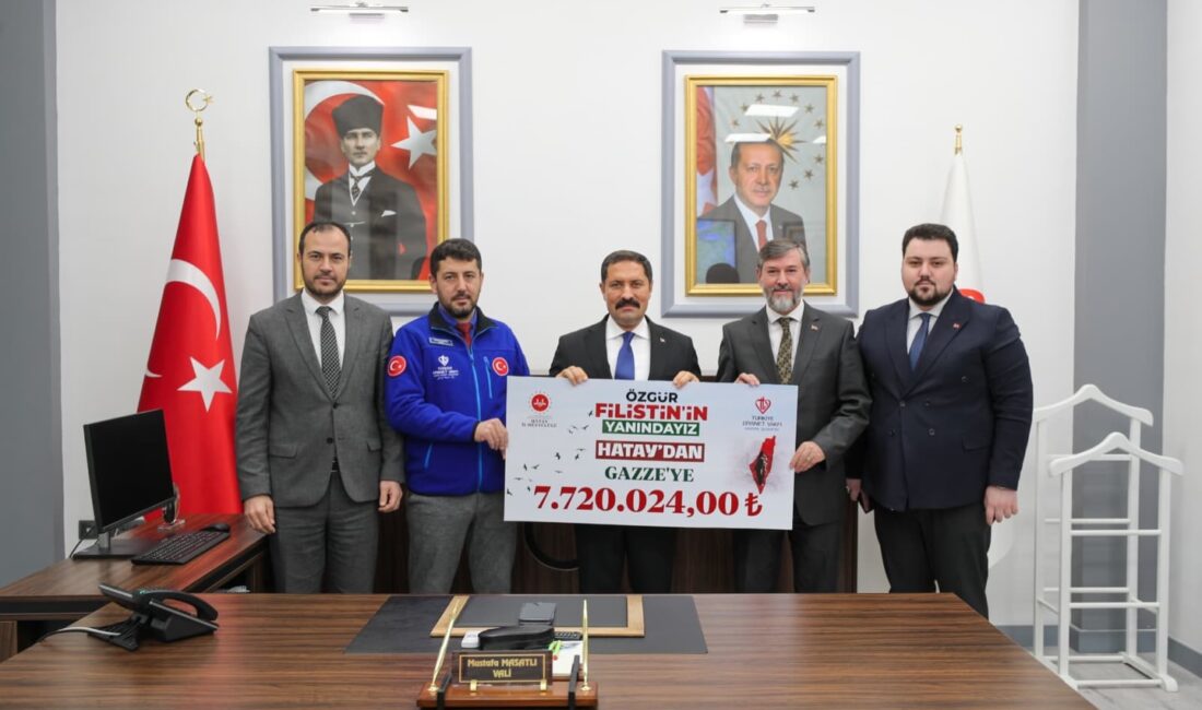 Hatay Valisi Mustafa Masatlı’ya İl Müftüsü Mevlüt Topçu ve beraberindeki