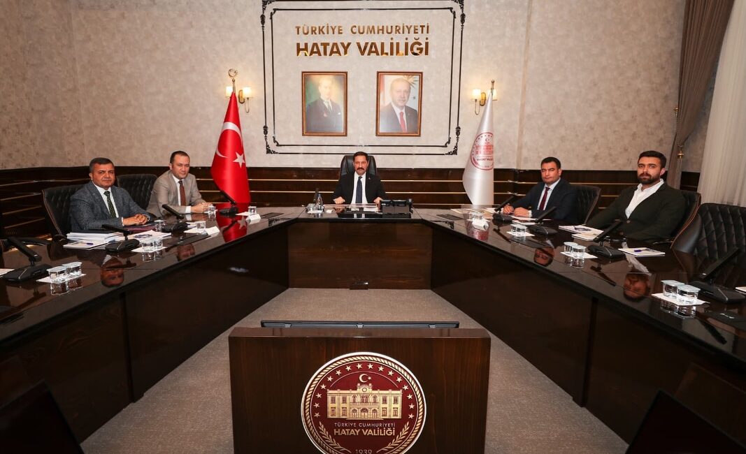 Hatay Valisi Mustafa Masatlı başkanlığında gerçekleştirilen Yatırımları Değerlendirme Toplantısı’nda, İl