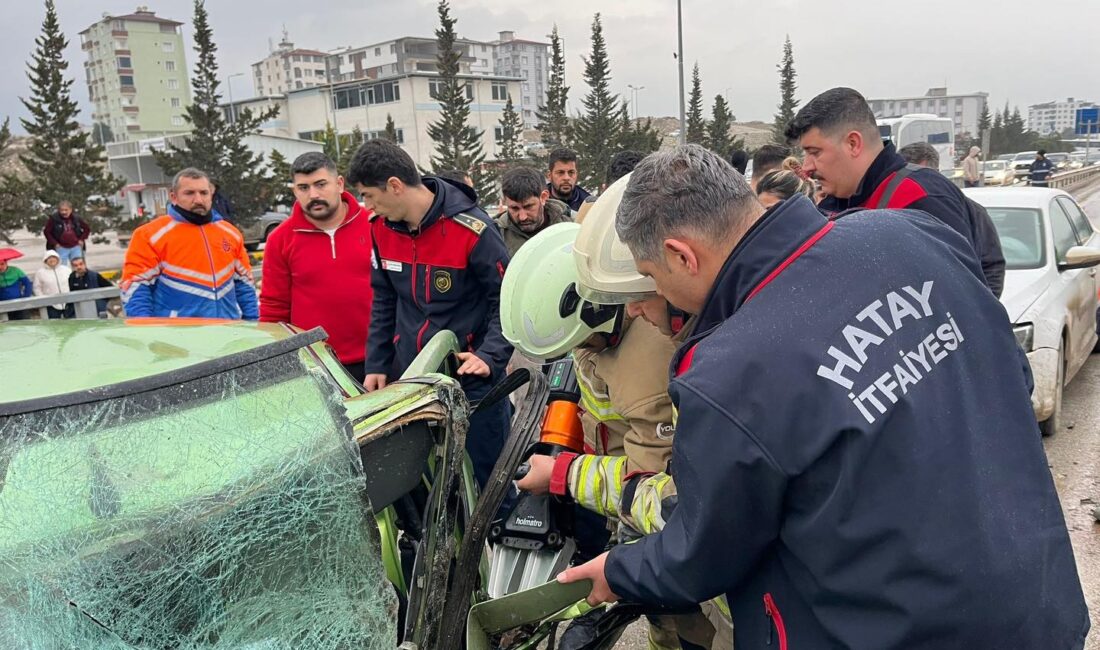 Hatay’ın Antakya ilçesi çevre yolu üzeri otogar üst geçit mevkiinde