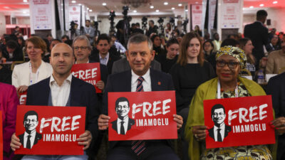 Cumhuriyet Halk Partisi Lideri Özgür Özel, İstanbul’da düzenlenen Sosyalist Enternasyonal