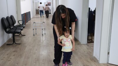 Hatay’ın Antakya ilçesinde 2 yaşındayken serebral palsi tanısı konulan 4