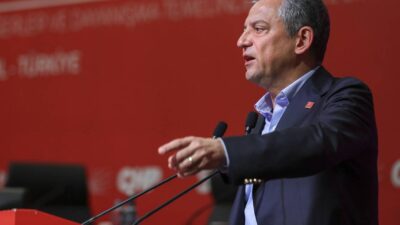 CHP Genel Başkanı Özgür Özel, “Dünyadaki otoriterleşmeye karşı hem Sosyalist