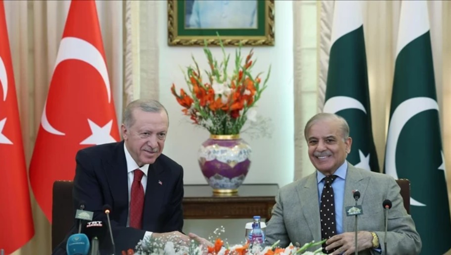 Cumhurbaşkanı Recep Tayyip Erdoğan, Pakistan Başbakanı Şahbaz Şerif ile bir