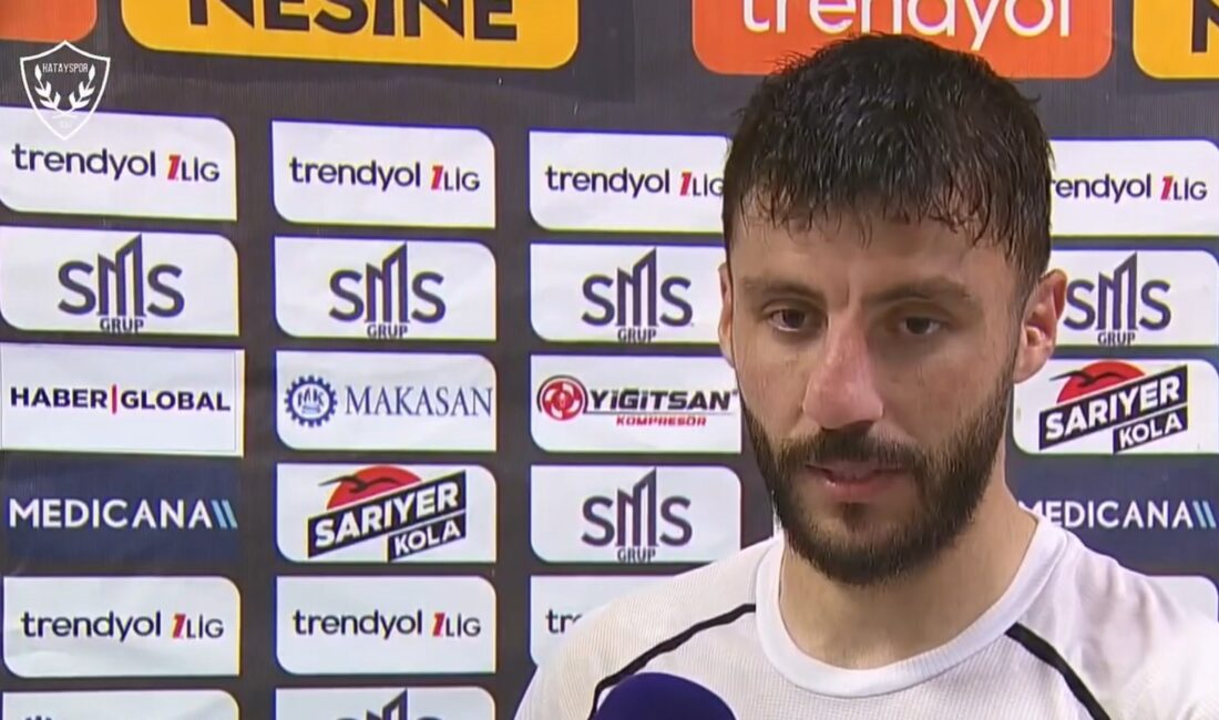 Hatayspor kaptanı Hakan Çinemre, Hatay Valisi Mustafa Masatlı ve Hatay