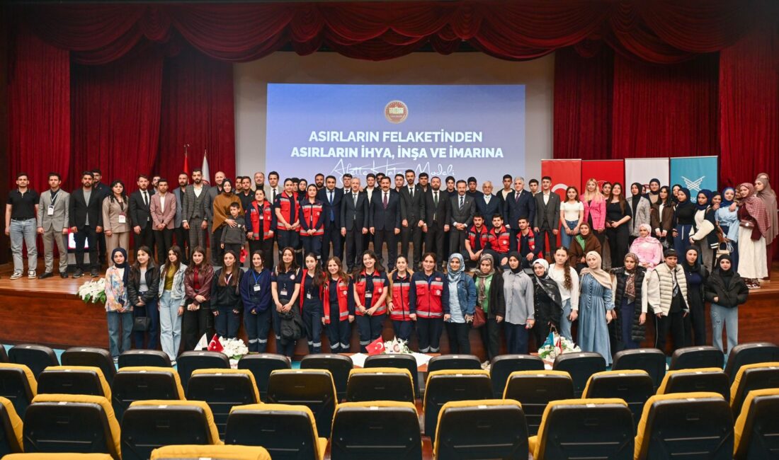 Hatay Valisi Mustafa Masatlı Hatay İhtisas Akademi kapsamında HMKÜ öğrencileriyle
