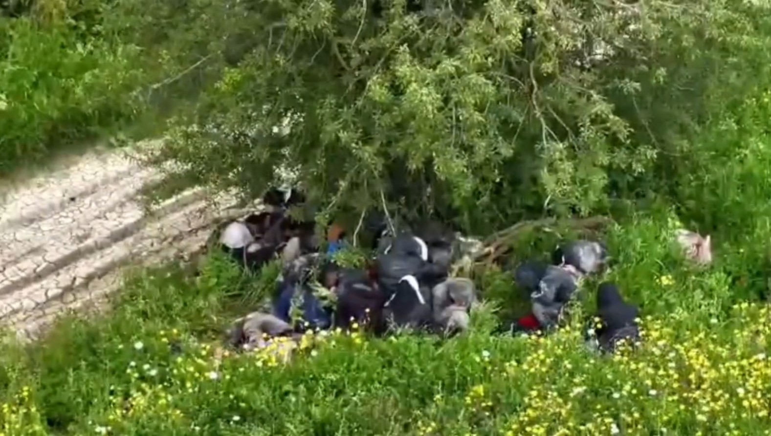 HATAY’DA 2 ORGANİZATÖR VE 42 DÜZENSİZ GÖÇMEN YAKALANDI Hatay İl Jandarma Komutanlığı ekiplerince Altınözü ve Yayladağı ilçelerinde düzenlenen
