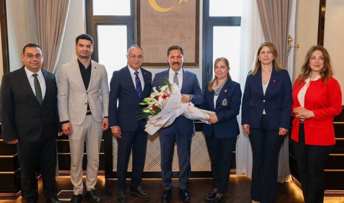 Cumhuriyet Halk Partisi Hatay İl Başkanı Mehmet Gönenç ve beraberindeki