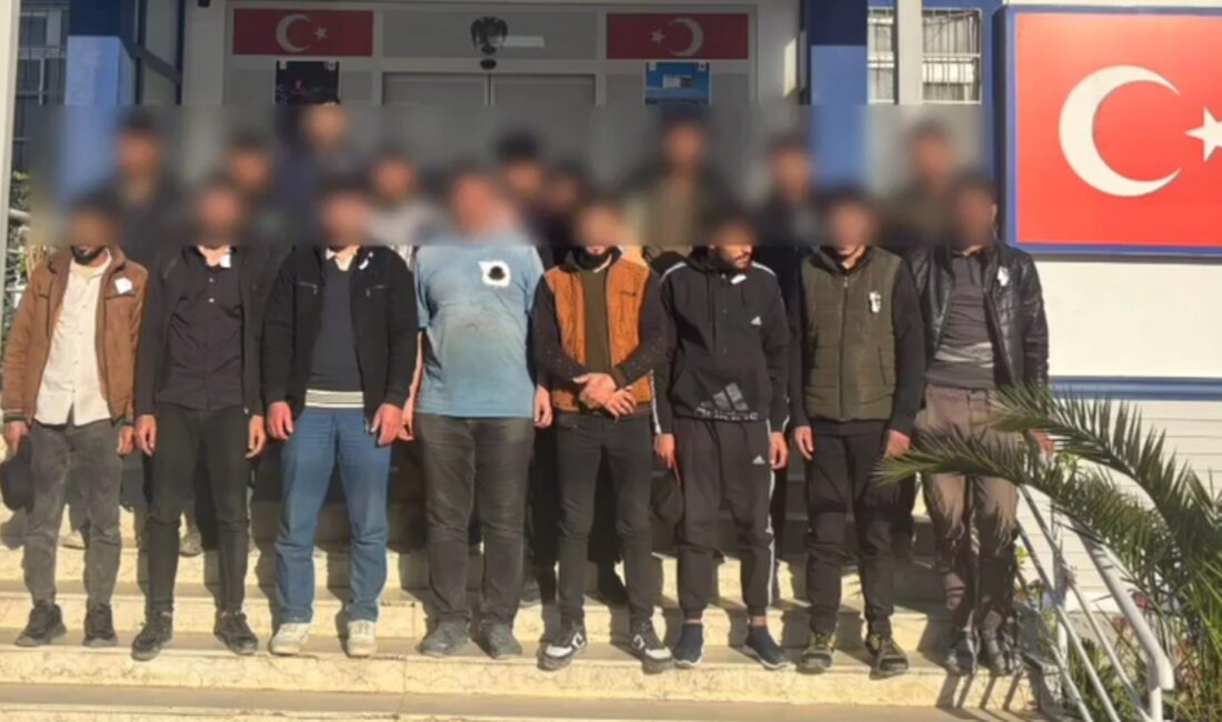BELEN-İSKENDERUN YOLUNDA GÖÇMEN KAÇAKÇILIĞI OPERASYONU Hatay’da göçmen kaçakçılığına yönelik yürütülen çalışmalar kapsamında Belen-İskenderun yolu üzerinde