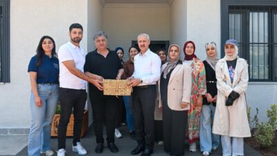 ASİ NEHRİ’NİN İSTİLACI SU SÜMBÜLLERİ EKONOMİYE KAZANDIRILIYOR Hatay Mustafa Kemal Üniversitesi Rektörü Prof. Dr. Veysel Eren, “Asi