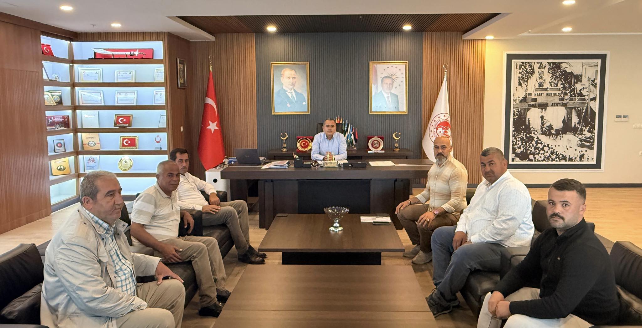 Antakya Kaymakamı Abdullah Akdaş, ilçede görev yapan mahalle muhtarlarını makamında