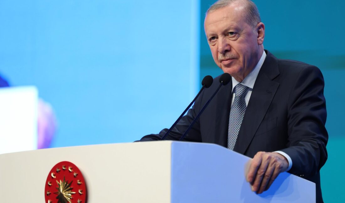 ERDOĞAN: GENÇLERİ KİMSENİN İKBAL KAVGALARINA MEZE YAPTIRMAYACAĞIZ Cumhurbaşkanı Recep Tayyip Erdoğan, TÜRGEV’in kuruluşunun 30. yıl programına katıldı.