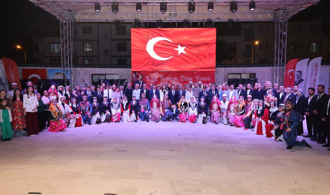 HATAY’IN ANAVATANA KATILIŞ RUHU SAHNEYE TAŞINDI Hatay Valisi Mustafa Masatlı ve eşi Esra Masatlı, Hatay Maarif