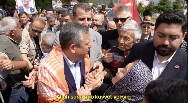 Mutlak butlan kararıyla CHP Genel Başkanlığı’ndan alınan Özgür Özel, sosyal