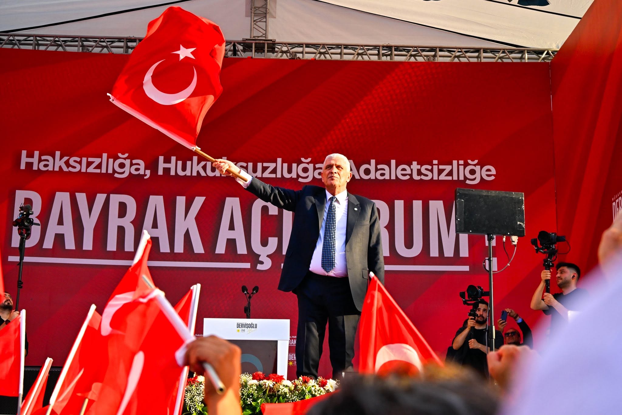 İYİ Parti Genel Başkanı Müsavat Dervişoğlu, partisinin Ankara Tandoğan Meydanı’nda