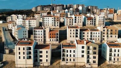 Hatay’da depremzedeler için inşa edilen kalıcı konutların teslim süreci devam