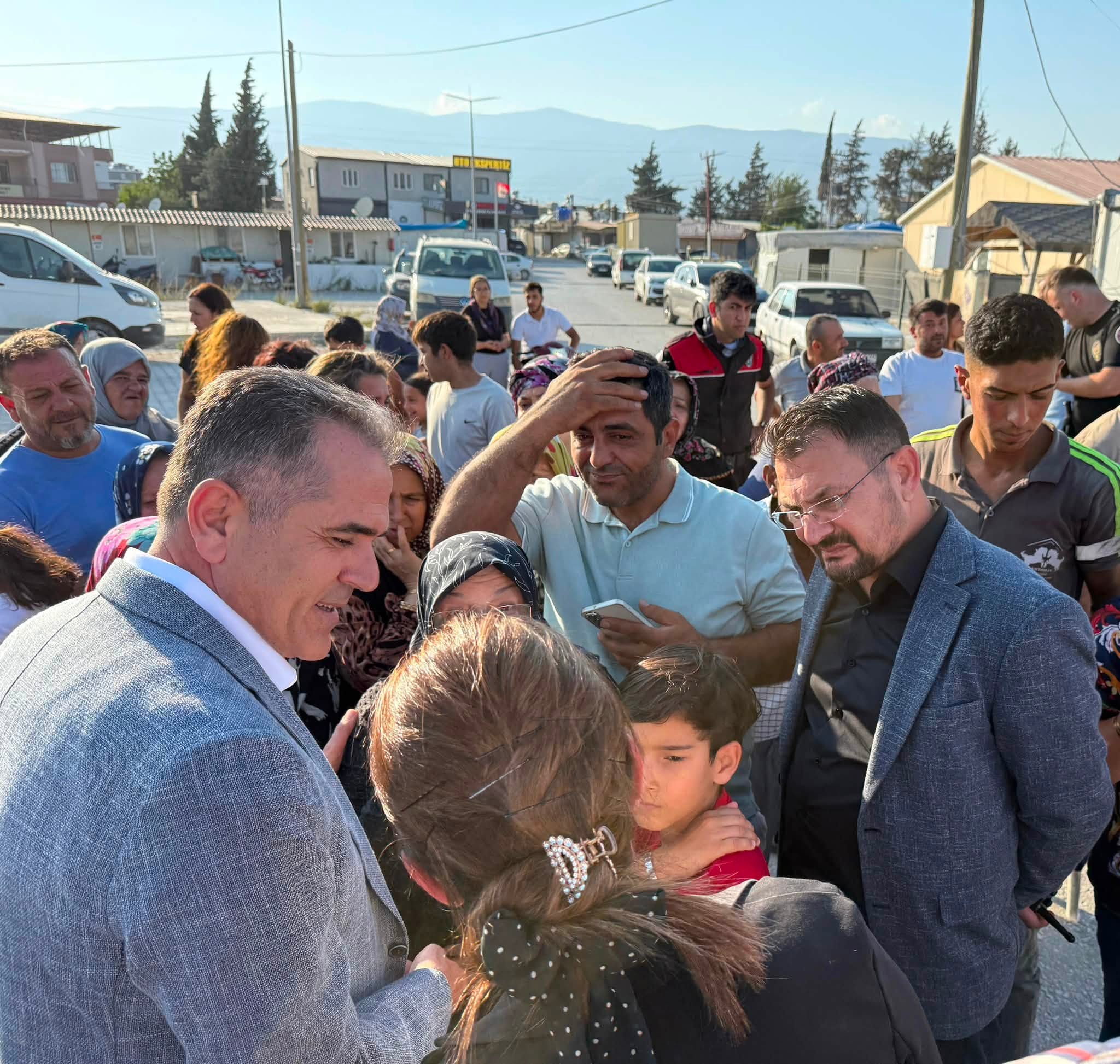 Antakya Kaymakamı Abdullah Akdaş, İGA Konteyner Kent’te yürütülen tahliye süreci