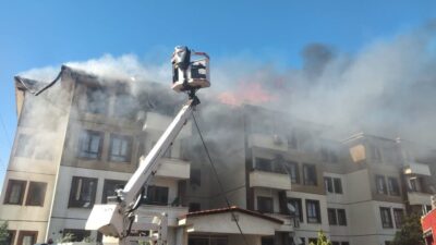 Hatay’ın Hassa ilçesinde bulunan eski TOKİ konutlarında çıkan yangın, etkili
