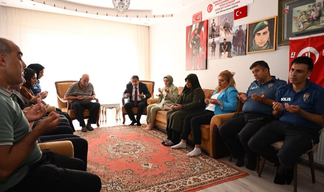 HATAY’DA 15 TEMMUZ ŞEHİTLERİNİN AİLELERİ ZİYARET EDİLDİ Hatay İl Emniyet Müdürü Rüştü Yılmaz, Hatay Polis Eşleri Dernek
