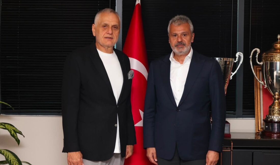 ÇİNÇİN VE ÖNTÜRK’TEN HAFİF RAYLI SİSTEM ZİRVESİ Hatay Ticaret ve Sanayi Odası Başkanı Hikmet Çinçin, Hatay Büyükşehir