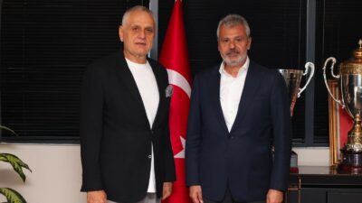 ÇİNÇİN VE ÖNTÜRK’TEN HAFİF RAYLI SİSTEM ZİRVESİ Hatay Ticaret ve Sanayi Odası Başkanı Hikmet Çinçin, Hatay Büyükşehir