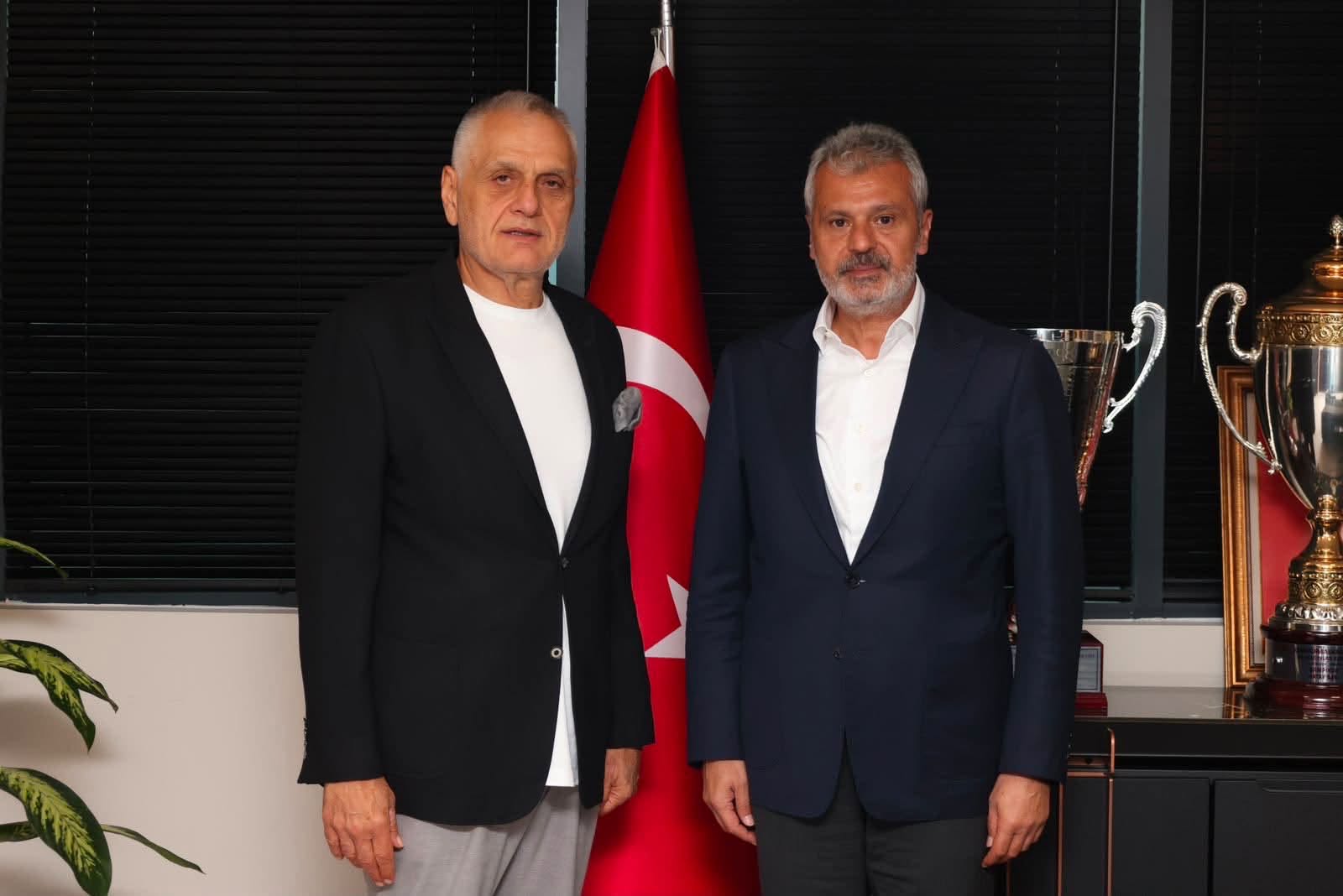 ÇİNÇİN VE ÖNTÜRK’TEN HAFİF RAYLI SİSTEM ZİRVESİ Hatay Ticaret ve Sanayi Odası Başkanı Hikmet Çinçin, Hatay Büyükşehir