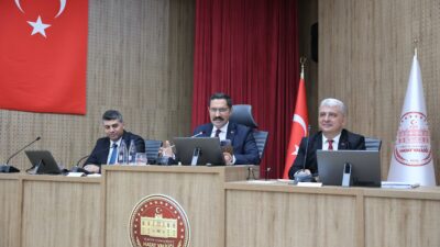 HATAY’DA KAMU YATIRIMLARI DEĞERLENDİRİLDİ Hatay Valisi Mustafa Masatlı başkanlığında gerçekleştirilen İl Koordinasyon Kurulu 2026