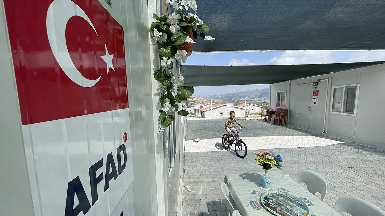 BAĞIŞLARIN 63,5 MİLYAR LİRASI DEPREMZEDELERE ULAŞTI