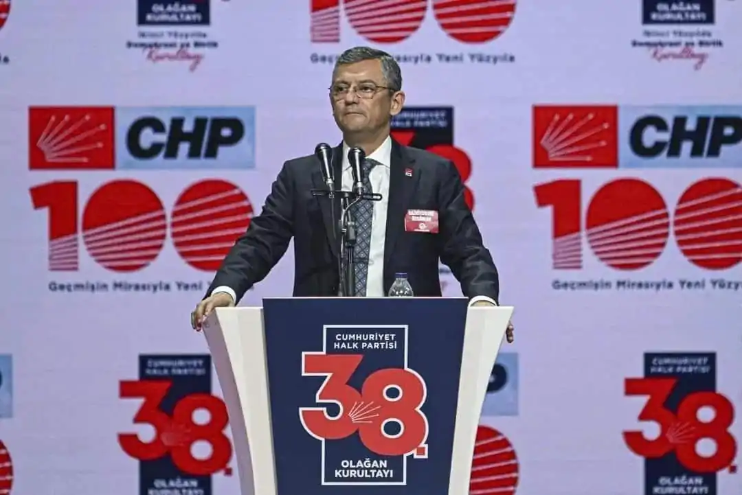 ÖZGÜR ÖZEL CHP GENEL BAŞKANI SEÇİLDİ