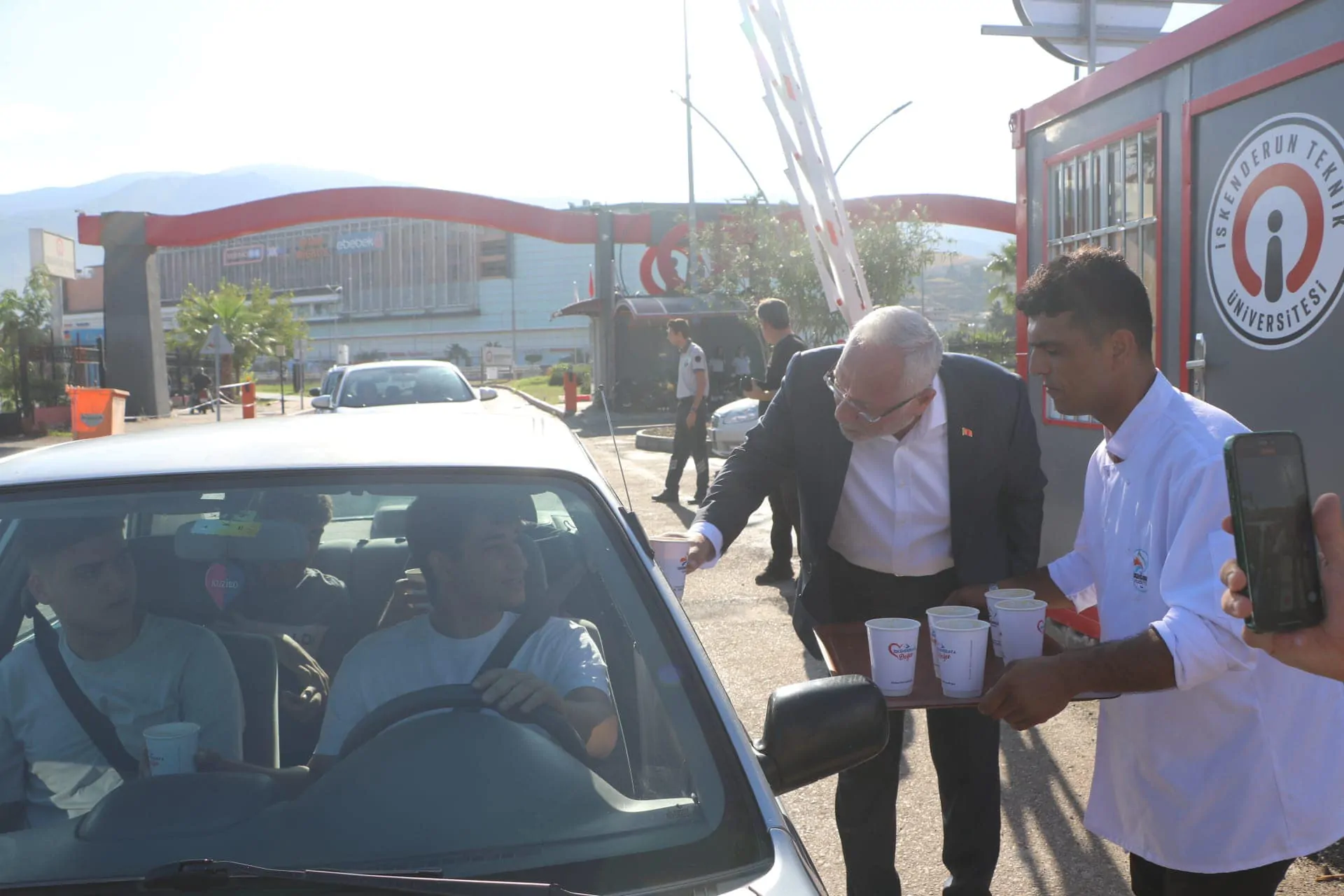 İSKENDERUN BELEDİYESİ’NİN ÇORBA İKRAMLARI SÜRÜYOR