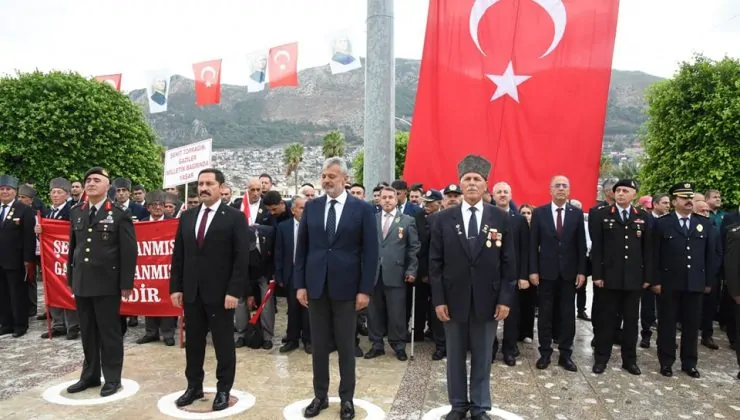 Hatay’da “Gaziler Günü” çelenk sunma töreni gerçekleşti