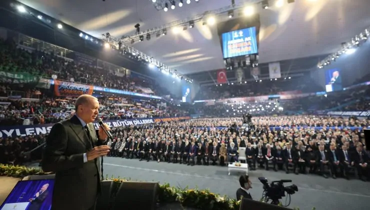 ERDOĞAN YENİDEN AK PARTİ GENEL BAŞKANI SEÇİLDİ