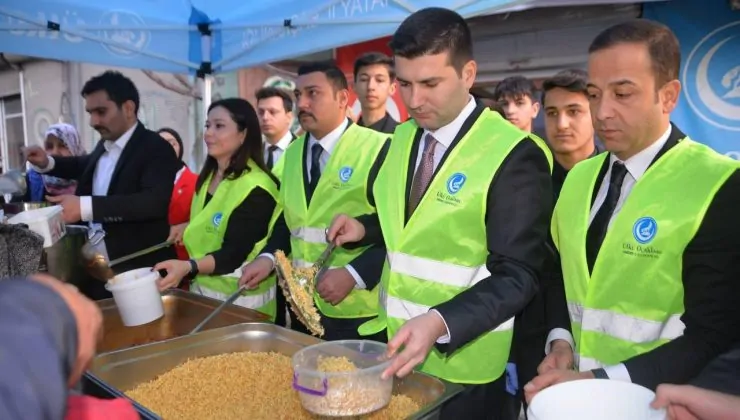 ÜLKÜ OCAKLARI GENEL BAŞKANI YILDIRIM HATAYLILARA İFTAR DAĞITTI